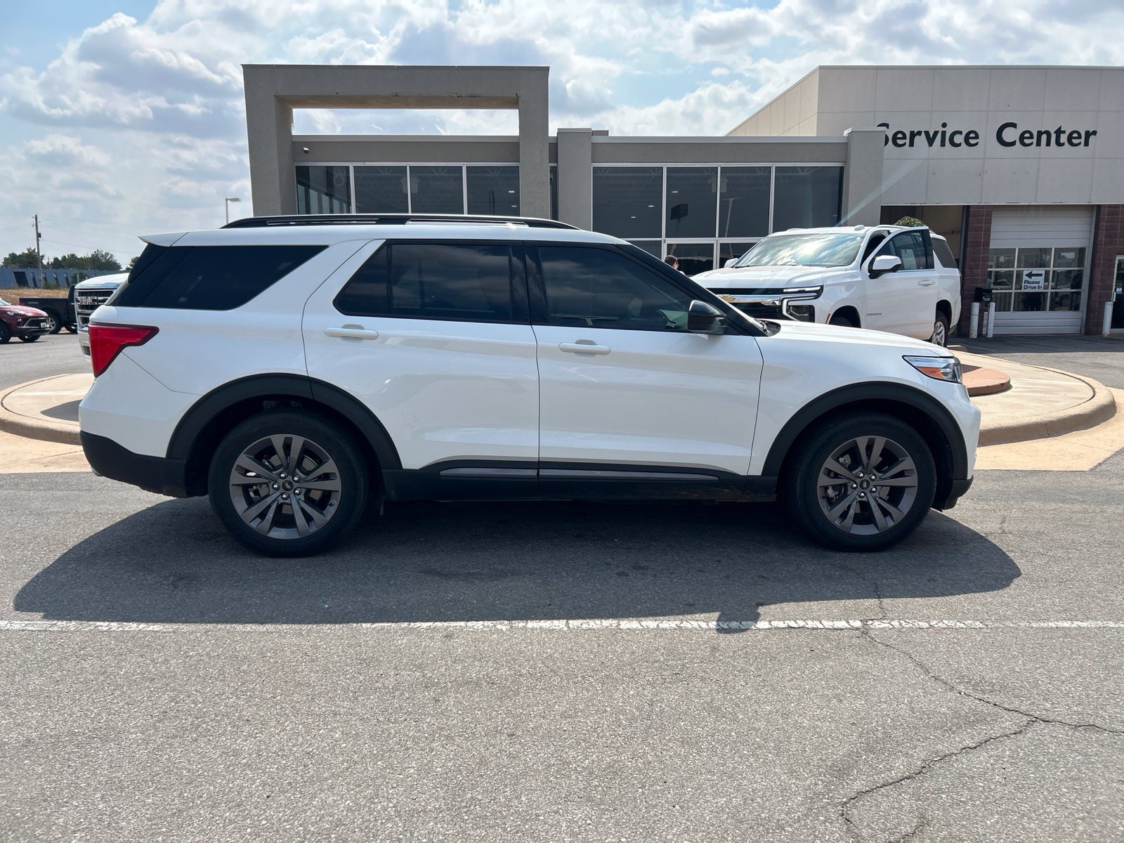 Used 2022 Ford Explorer XLT w/ Equipment Group 202A RWD image 4