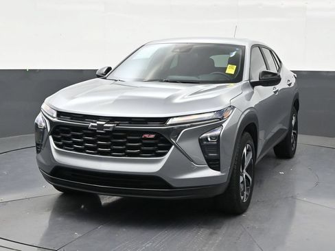 Used 2025 Chevrolet Trax RS FWD image 8