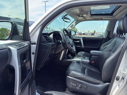 Used 2018 Toyota 4Runner Limited AWD/4WD image 10