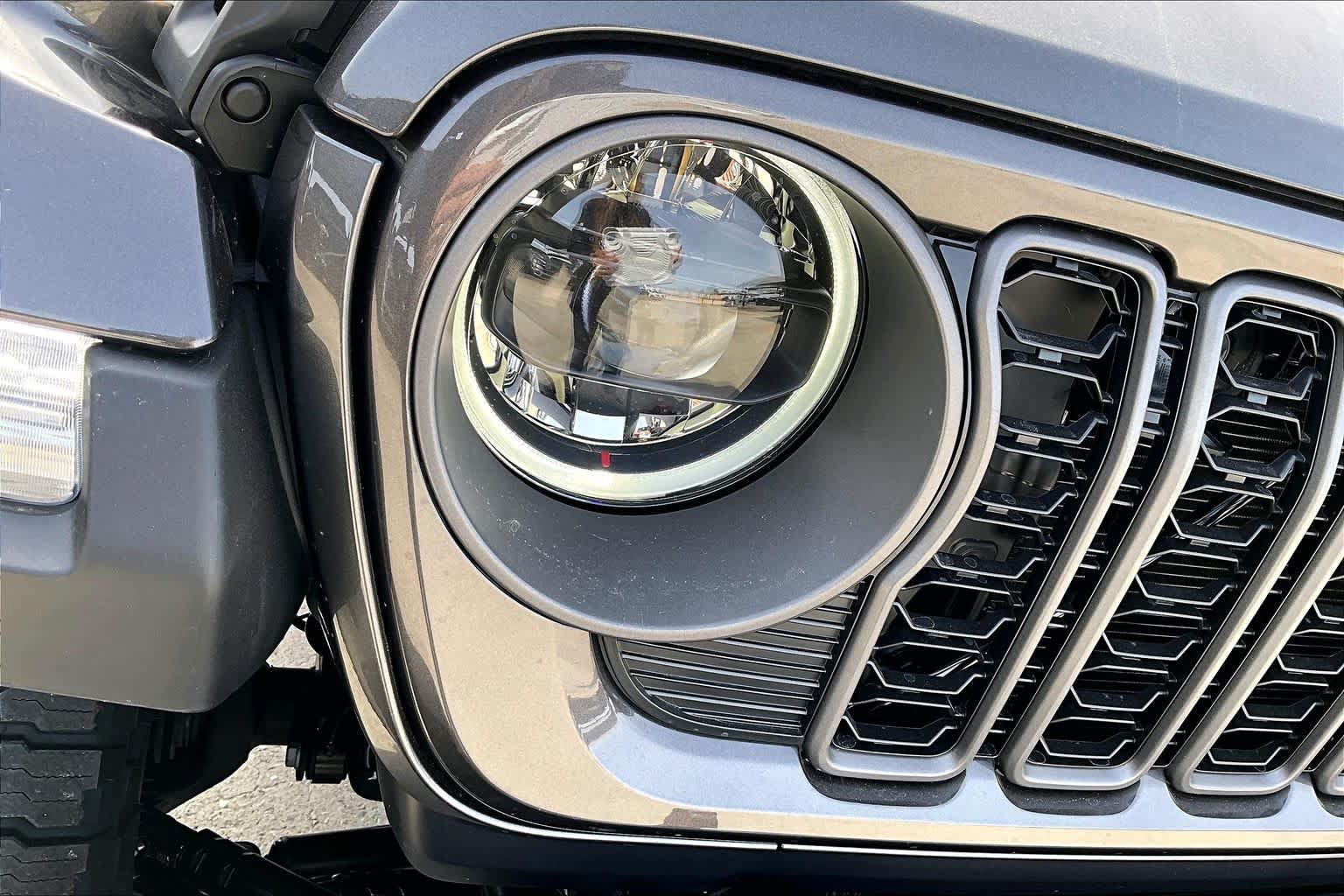 New 2026 Jeep Gladiator Rubicon w/ Steel Power Dome Hood Package AWD/4WD image 14