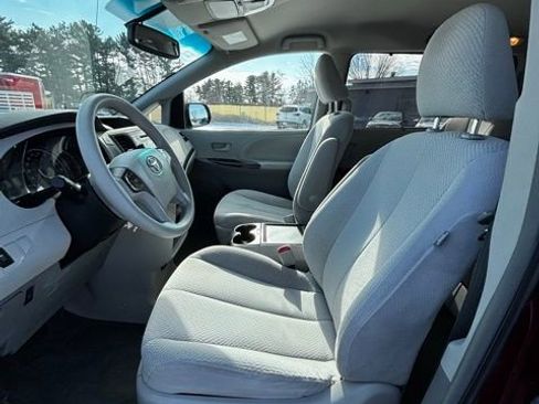 Used 2012 Toyota Sienna LE image 9
