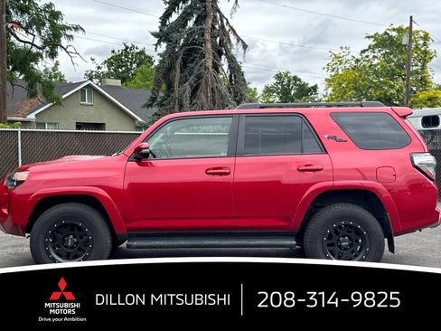 Used 2021 Toyota 4Runner TRD Off-Road Premium w/ Moonroof Package AWD/4WD image 10