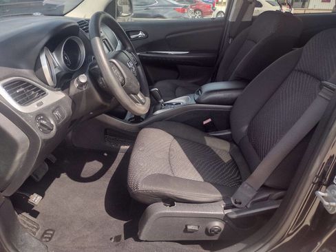 Used 2016 Dodge Journey SE w/ Flexible Seating Group image 12