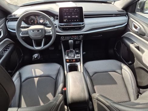 Used 2025 Jeep Compass Latitude w/ Sun & Sound Group AWD/4WD image 25