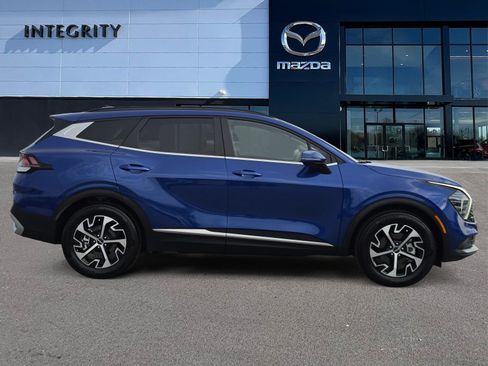Used 2025 Kia Sportage EX w/ Premium Package FWD image 3