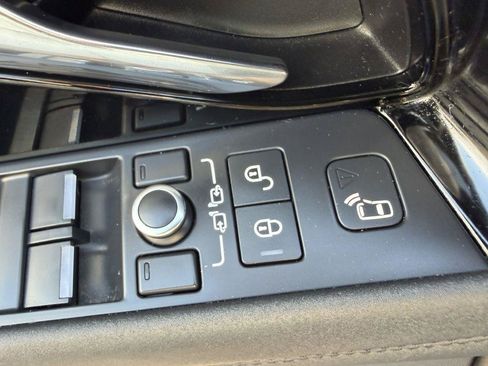 Used 2020 Land Rover Range Rover Evoque SE AWD/4WD image 26