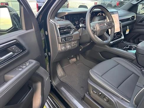New 2026 GMC Yukon XL Elevation w/ Elevation Premium Package AWD/4WD image 17