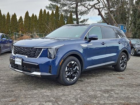 Certified 2025 Kia Sorento S w/ Panoramic Sunroof Package image 3