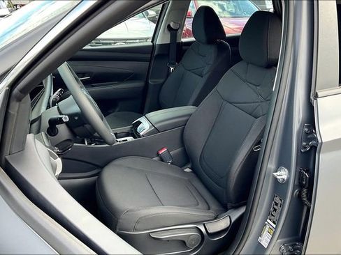 Used 2025 Hyundai Tucson SE image 9