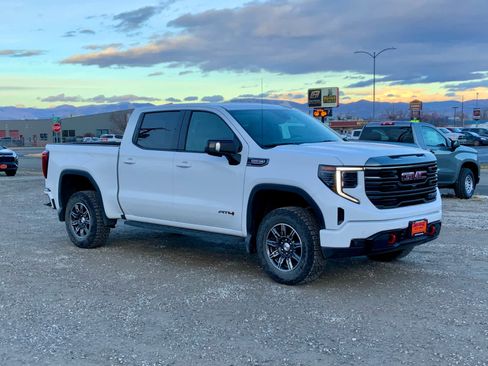 Used 2024 GMC Sierra 1500 AT4 w/ Technology Package image 7