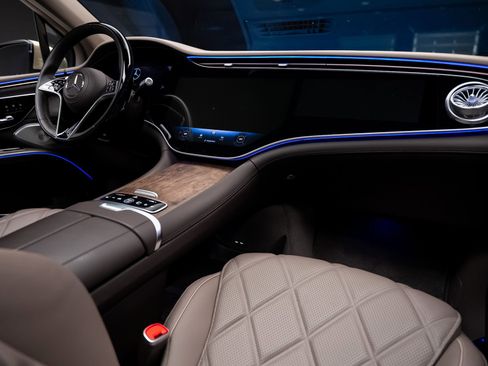 Used 2024 Mercedes-Benz Maybach EQS 680 4MATIC image 60