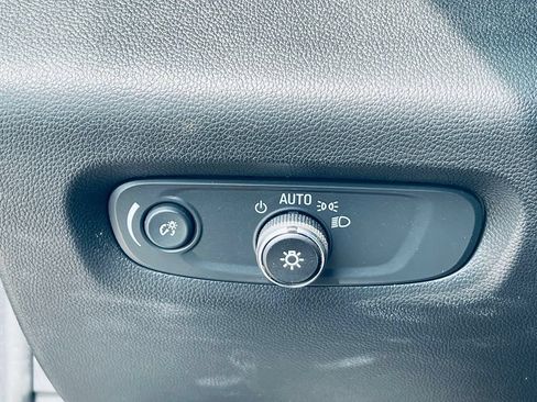 Used 2022 Chevrolet Traverse LS FWD image 14