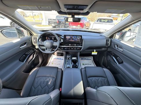 New 2026 Nissan Pathfinder Platinum image 21