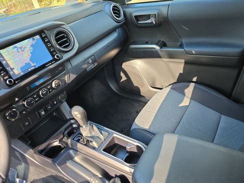 Used 2022 Toyota Tacoma TRD Sport image 24