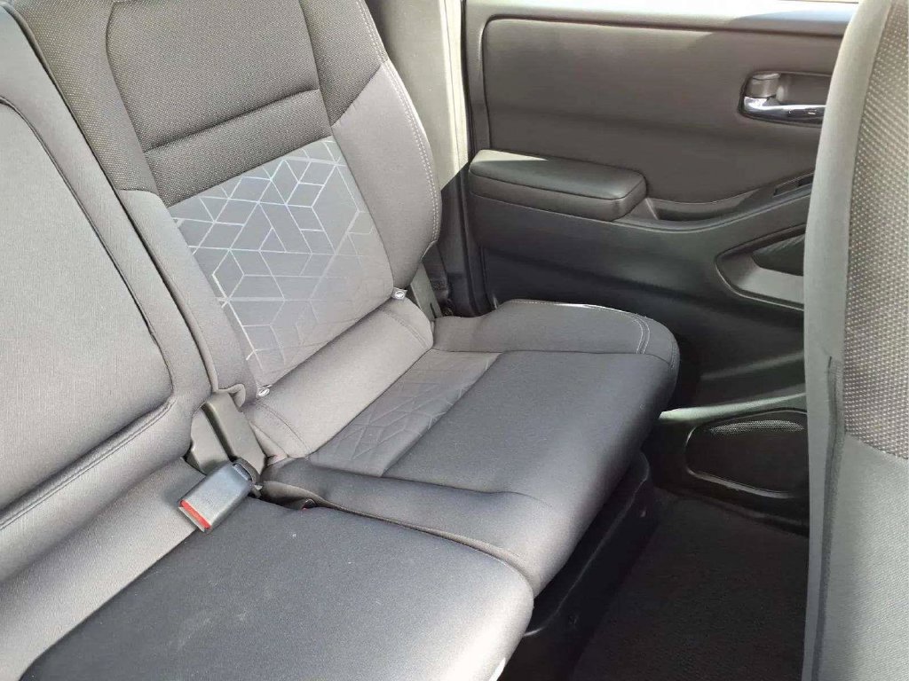 Used 2025 Nissan Frontier SV RWD image 18