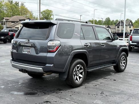Used 2022 Toyota 4Runner TRD Off-Road AWD/4WD image 3