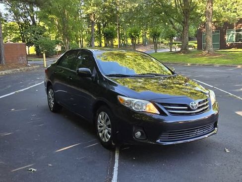 Used 2013 Toyota Corolla LE FWD image 3
