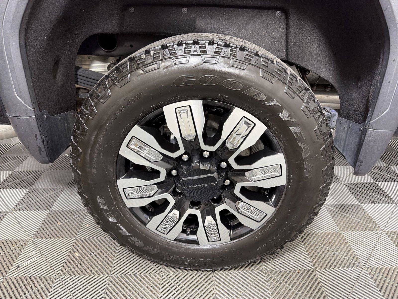 Used 2025 GMC Sierra 2500 Denali w/ Denali Reserve Package AWD/4WD image 14