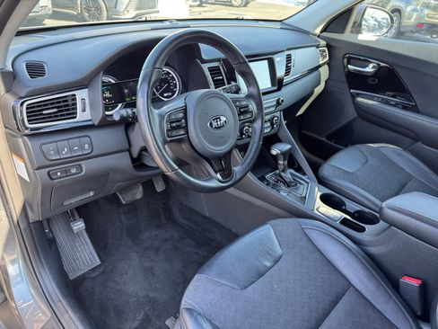 Used 2017 Kia Niro EX image 28