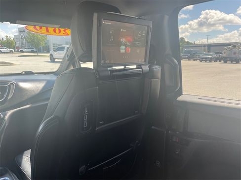 Used 2019 Chrysler Pacifica Touring-L Plus image 40