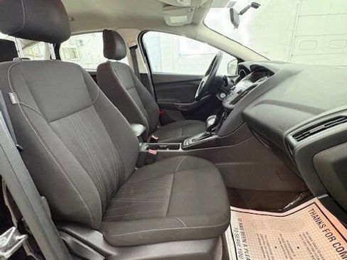 Used 2018 Ford Focus SE w/ Cold Weather Package image 11