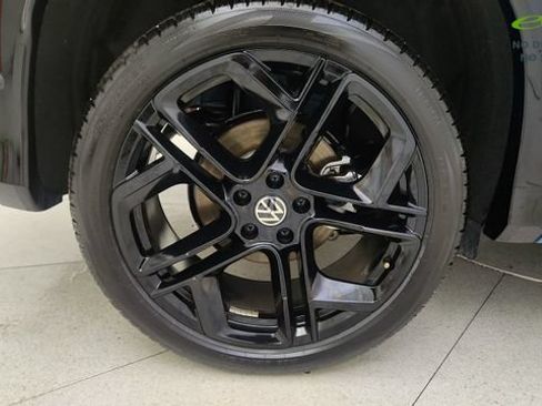 Used 2025 Volkswagen Tiguan SE R-Line AWD/4WD image 59