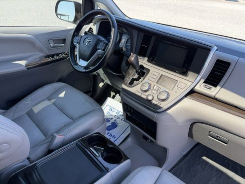 Used 2015 Toyota Sienna XLE Premium FWD image 12