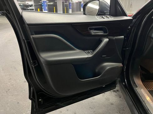 Used 2017 Jaguar F-PACE Prestige image 14