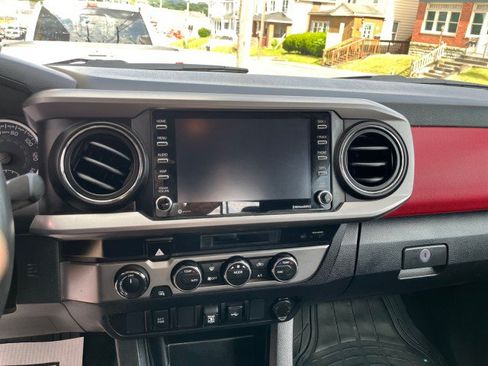 Used 2021 Toyota Tacoma SR5 AWD/4WD image 28