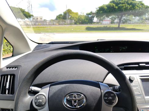 Used 2012 Toyota Prius Three image 29