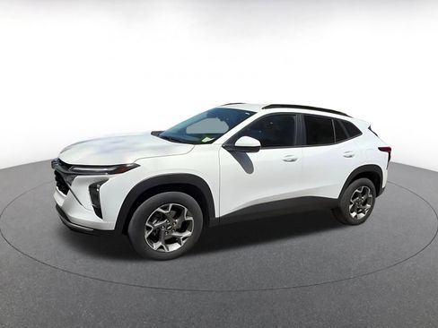 Used 2025 Chevrolet Trax LT FWD image 8