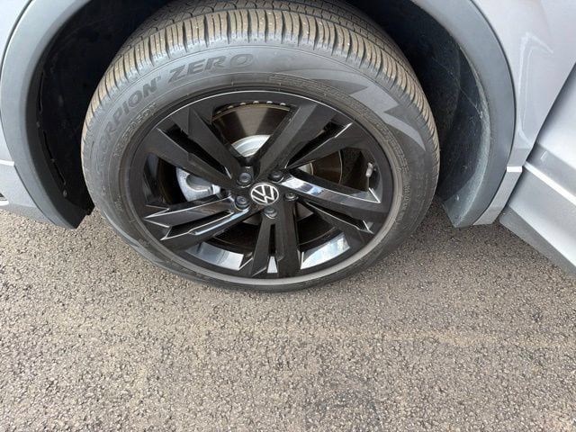 Certified 2024 Volkswagen Tiguan SE R-Line AWD/4WD image 32