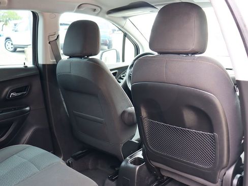 Used 2020 Chevrolet Trax LS FWD image 28
