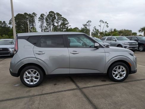 Used 2023 Kia Soul LX w/ Option Group 015 FWD image 3