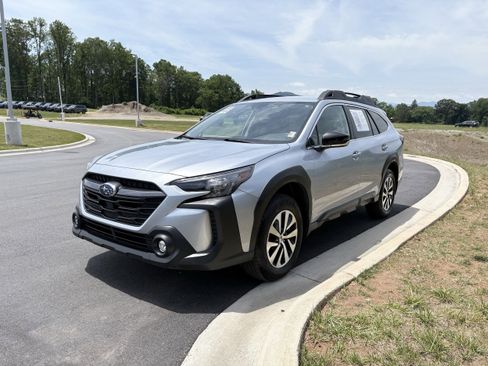 Certified 2025 Subaru Outback Premium w/ Popular Package #1A AWD/4WD image 3
