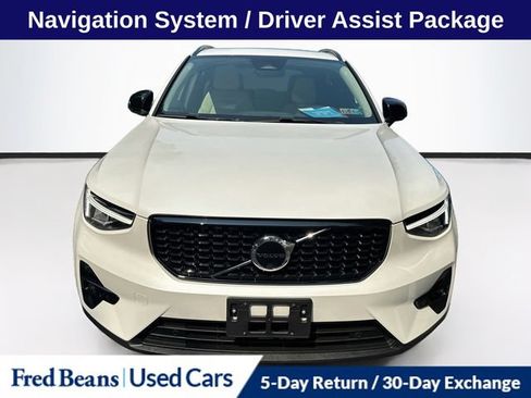Used 2023 Volvo XC40 B5 Plus w/ Driver Assist Package AWD/4WD image 2