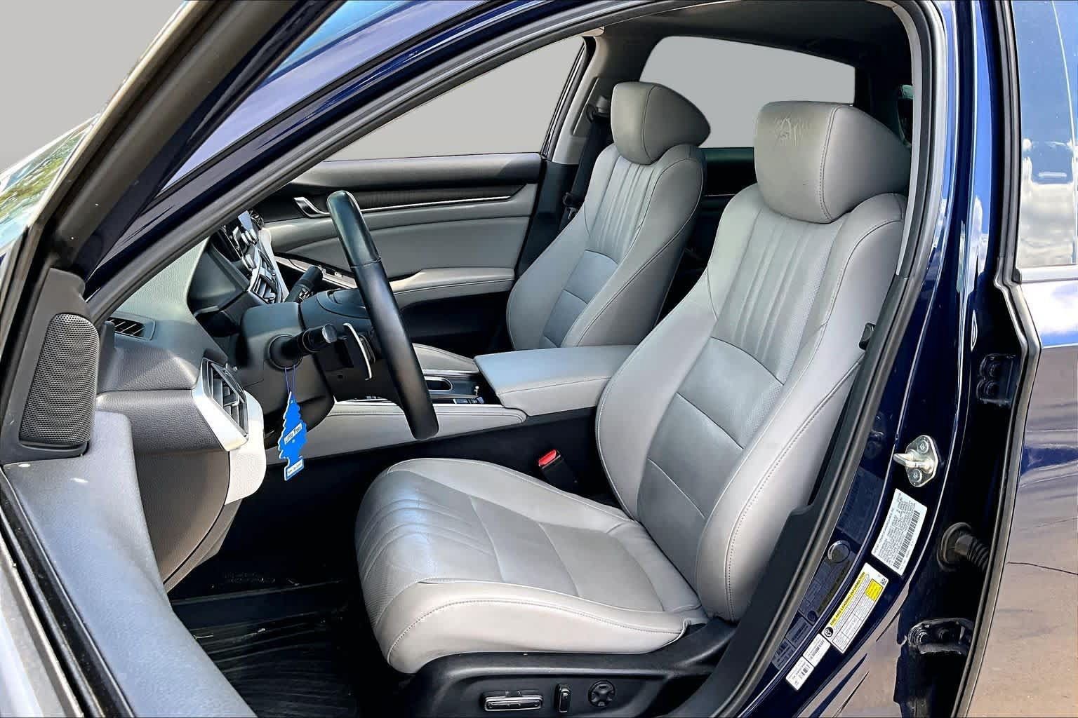Used 2018 Honda Accord Touring image 8