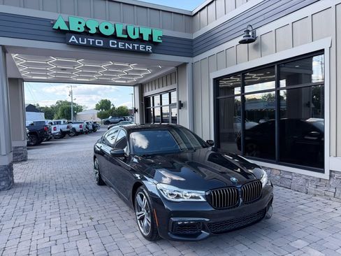 Used 2018 BMW 750i RWD image 1