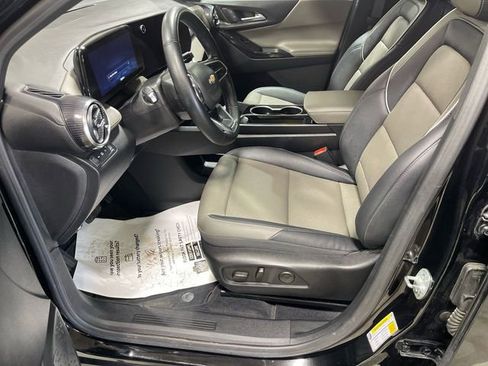 Used 2025 Chevrolet Equinox LT w/ Convenience Package II image 11