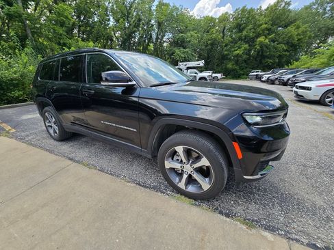 Used 2023 Jeep Grand Cherokee L Limited w/ Luxury Tech Group II AWD/4WD image 10