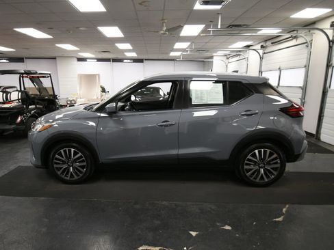 Used 2022 Nissan Kicks SV image 5