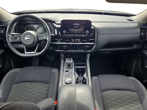 Used 2024 Nissan Pathfinder SV image 9