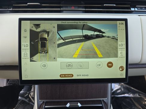 Certified 2025 Land Rover Range Rover SE AWD/4WD image 24