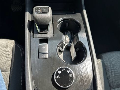 Used 2025 Nissan Rogue SV AWD/4WD image 32