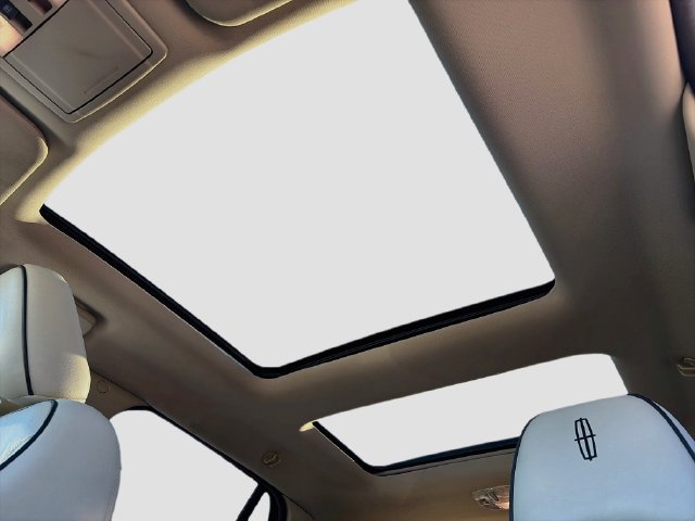 Used 2010 Lincoln MKX AWD image 18