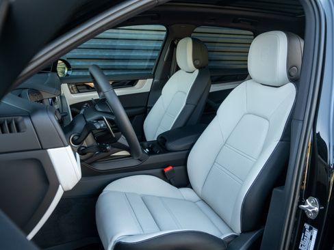 New 2026 Porsche Cayenne image 5