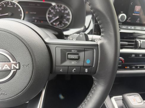 Certified 2025 Nissan Pathfinder SV FWD image 19