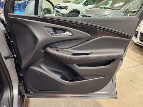 Used 2019 Buick Envision Essence image 33