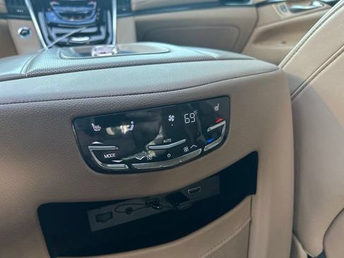 Used 2020 Cadillac Escalade Platinum AWD/4WD image 22