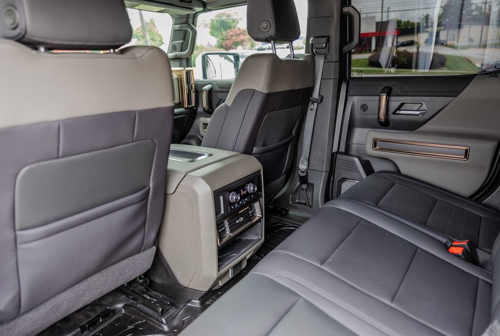 Used 2025 GMC Hummer EV 3X w/ LPO, Cargo Utility Package AWD/4WD image 18